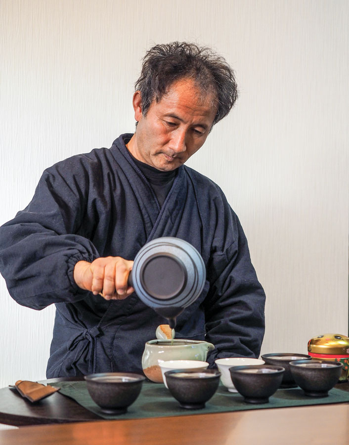 Morihiko-Yamamoto-prepares-Sencha